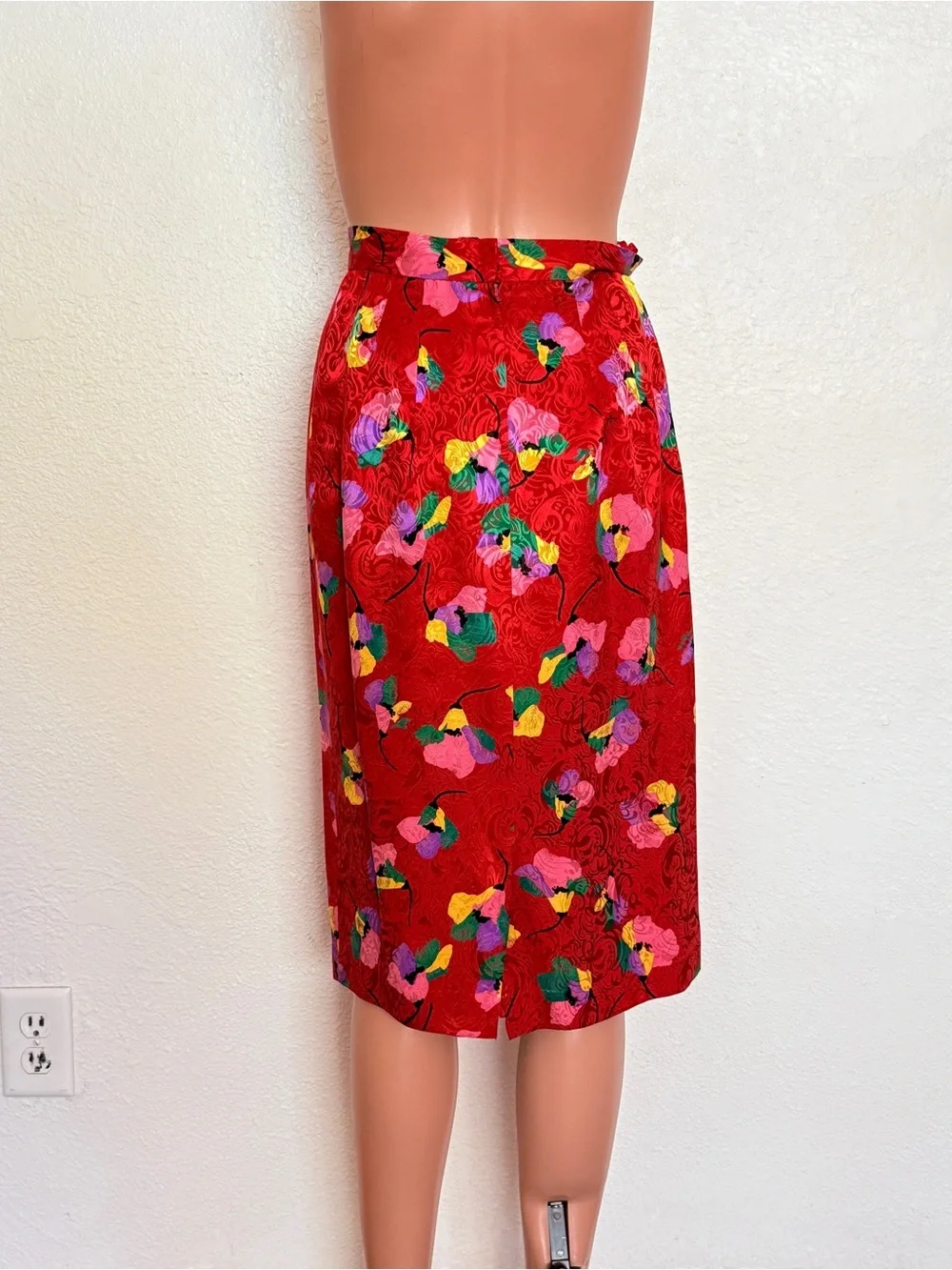 Vtg 100% Silk Red Floral Skirt Suit Set Sz 4